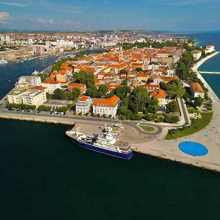Holiday Apartments Ivano & Leo - Private Parking Zadar Extérieur photo