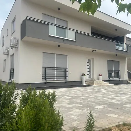 Holiday Apartments Ivano & Leo - Private Parking Zadar Extérieur photo