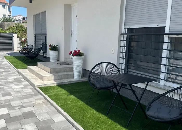 Holiday Apartments Ivano & Leo - Private Parking